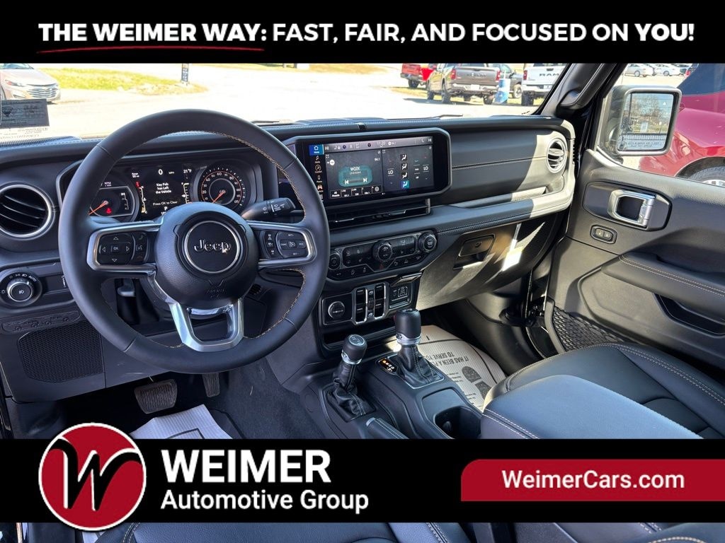 Pre-Owned 2024 Jeep Wrangler Sahara - photo - 27