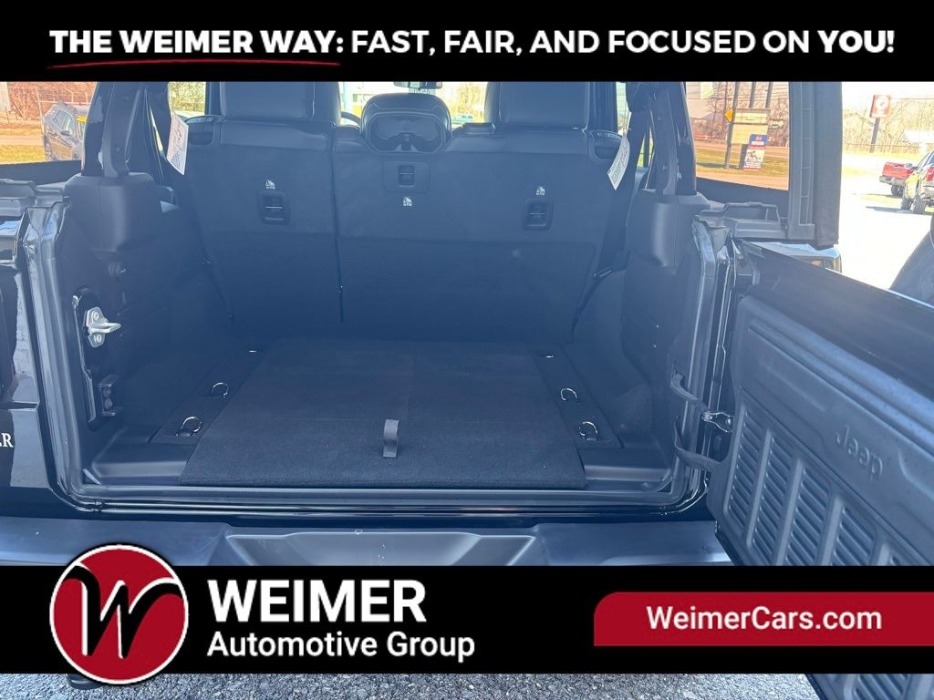 Pre-Owned 2024 Jeep Wrangler Sahara - photo - 7