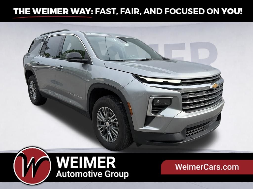 Pre-Owned 2025 Chevrolet Traverse LT - photo - 2