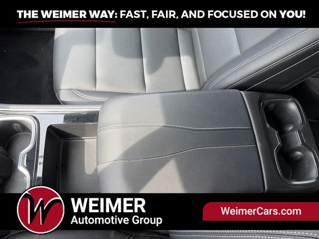 Pre-Owned 2025 Chevrolet Traverse LT - photo - 34