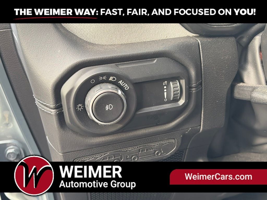 Pre-Owned 2024 Jeep Wrangler Sahara - photo - 26