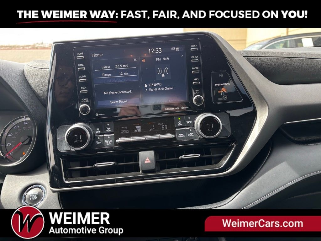 Pre-Owned 2022 Toyota Highlander LE - photo - 14