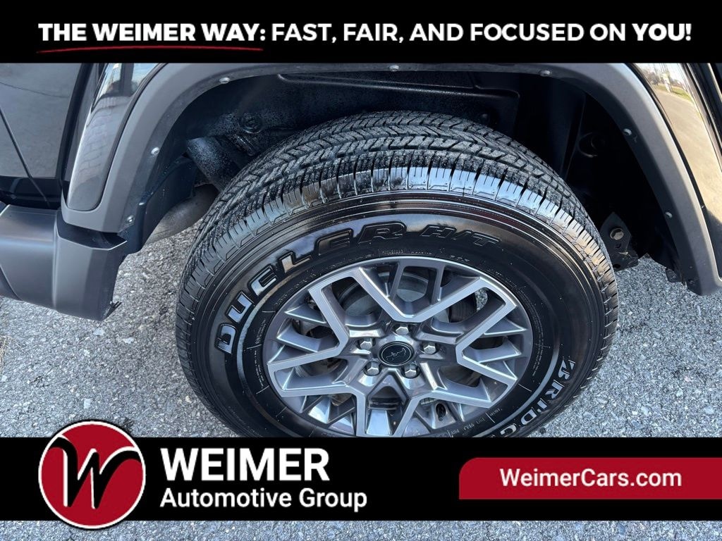 Pre-Owned 2024 Jeep Wrangler Sahara - photo - 5