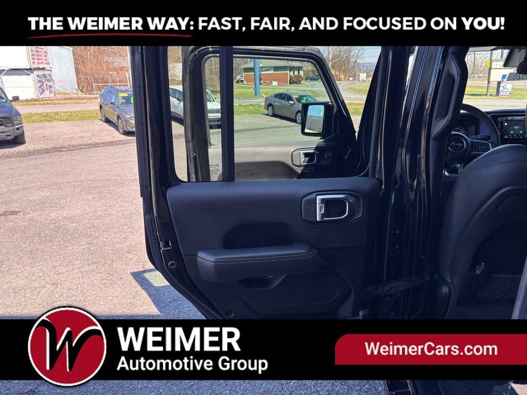 Pre-Owned 2024 Jeep Wrangler Sahara - photo - 29