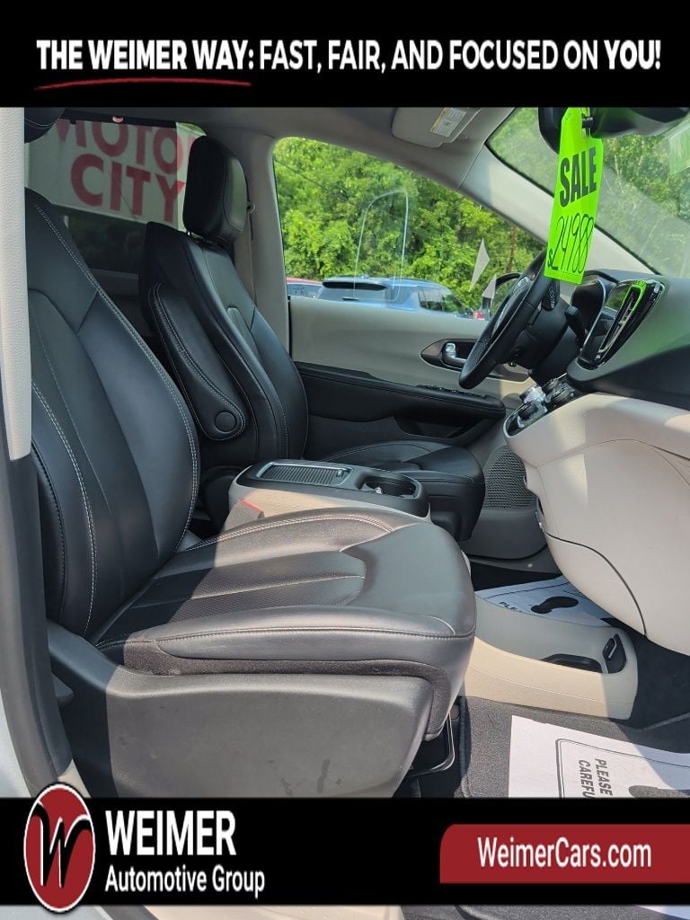 Pre-Owned 2024 Chrysler Pacifica Touring L - photo - 21