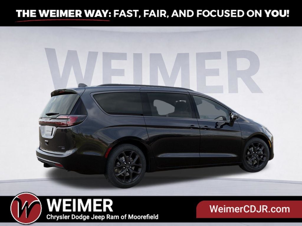 New 2027 Chrysler Pacifica Limited - photo - 3