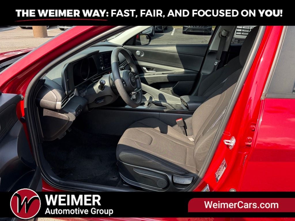 Pre-Owned 2023 Hyundai Elantra SEL - photo - 22