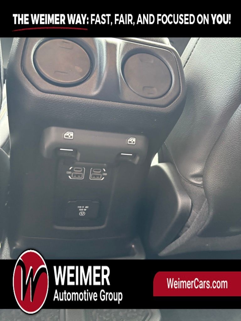 Pre-Owned 2024 Jeep Wrangler Sahara - photo - 31
