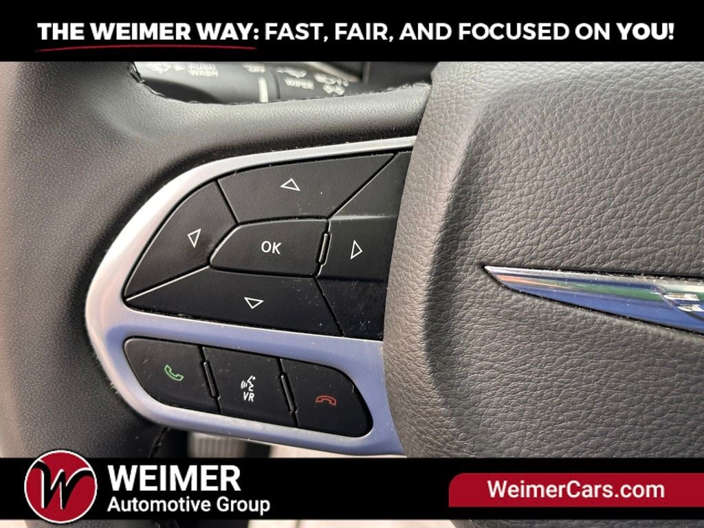 Pre-Owned 2023 Chrysler 300 Touring - photo - 13