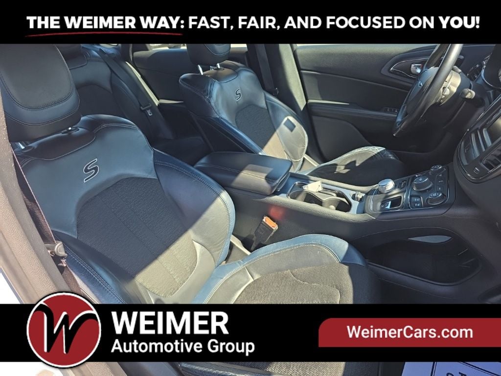 Pre-Owned 2015 Chrysler 200 S - photo - 23