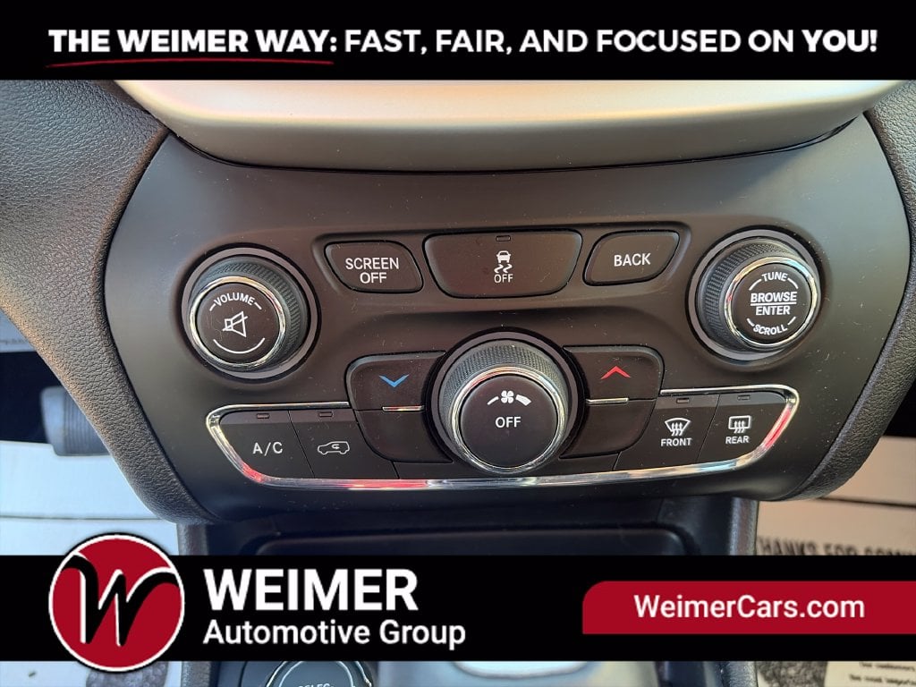 Pre-Owned 2018 Jeep Cherokee Latitude Plus - photo - 17