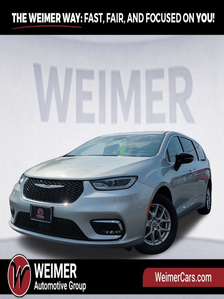 Pre-Owned 2024 Chrysler Pacifica Touring L - photo - 0