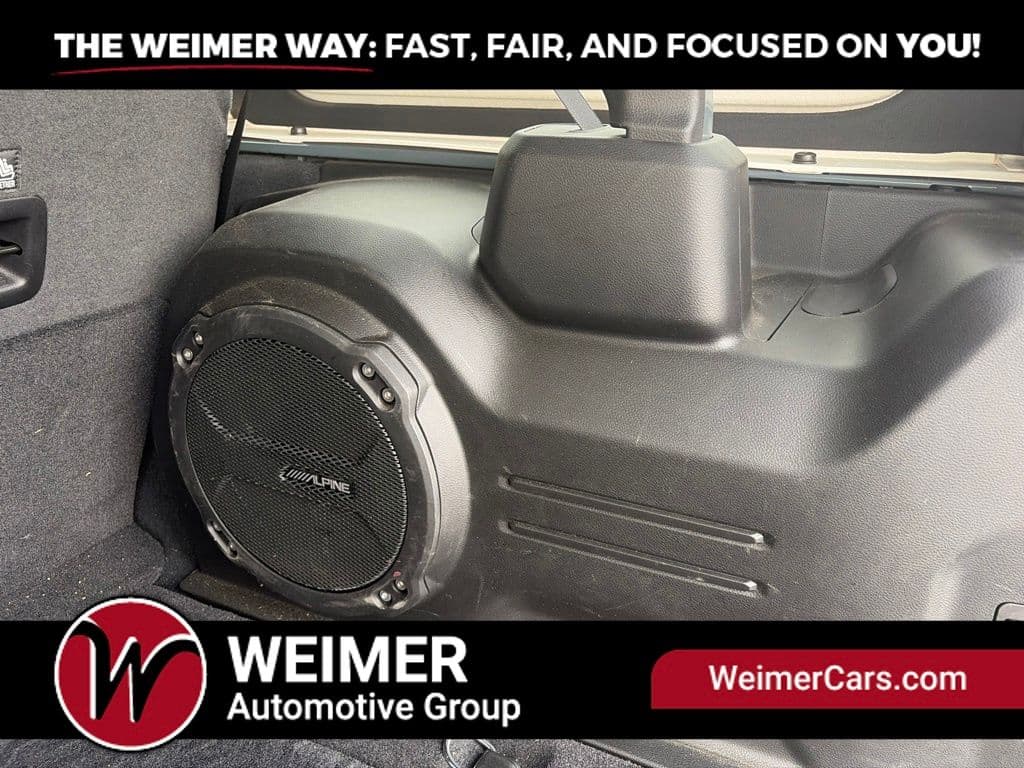 Pre-Owned 2024 Jeep Wrangler Sahara - photo - 10