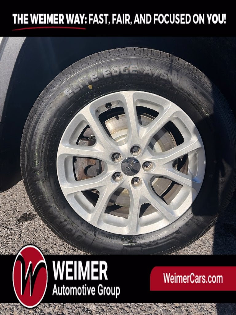 Pre-Owned 2018 Jeep Cherokee Latitude Plus - photo - 9