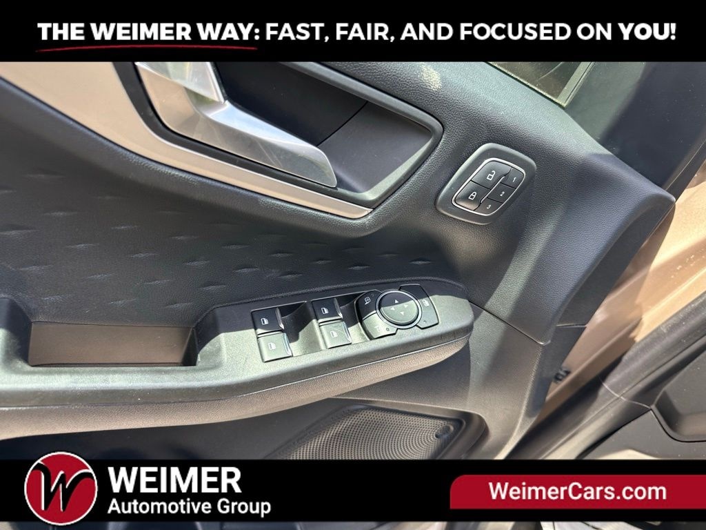 Pre-Owned 2020 Ford Escape SEL - photo - 8