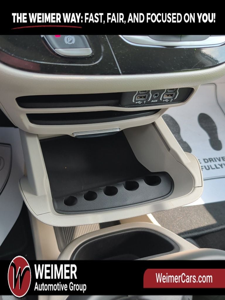 Pre-Owned 2024 Chrysler Pacifica Touring L - photo - 30