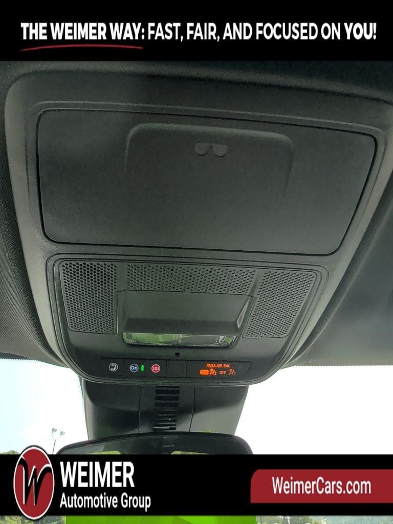 Pre-Owned 2026 Chevrolet Traverse LT - photo - 21