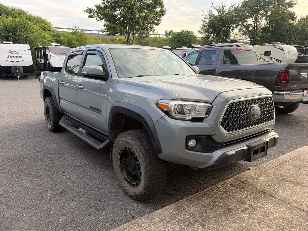 Pre-Owned 2018 Toyota Tacoma TRD Off-Road - photo - 2