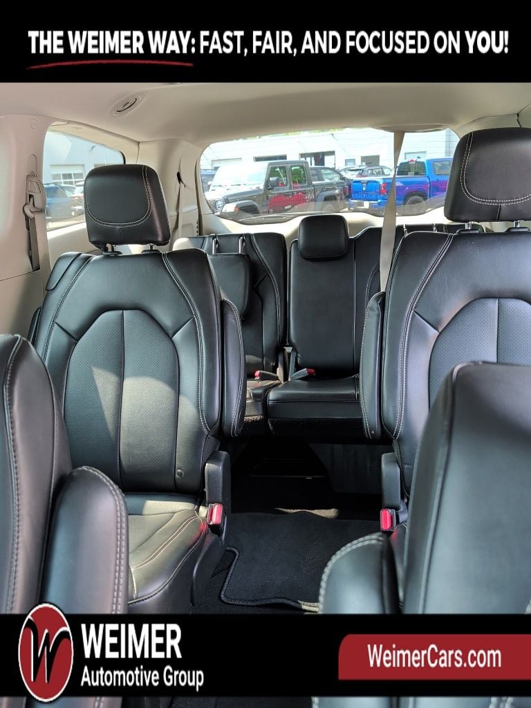 Pre-Owned 2024 Chrysler Pacifica Touring L - photo - 14