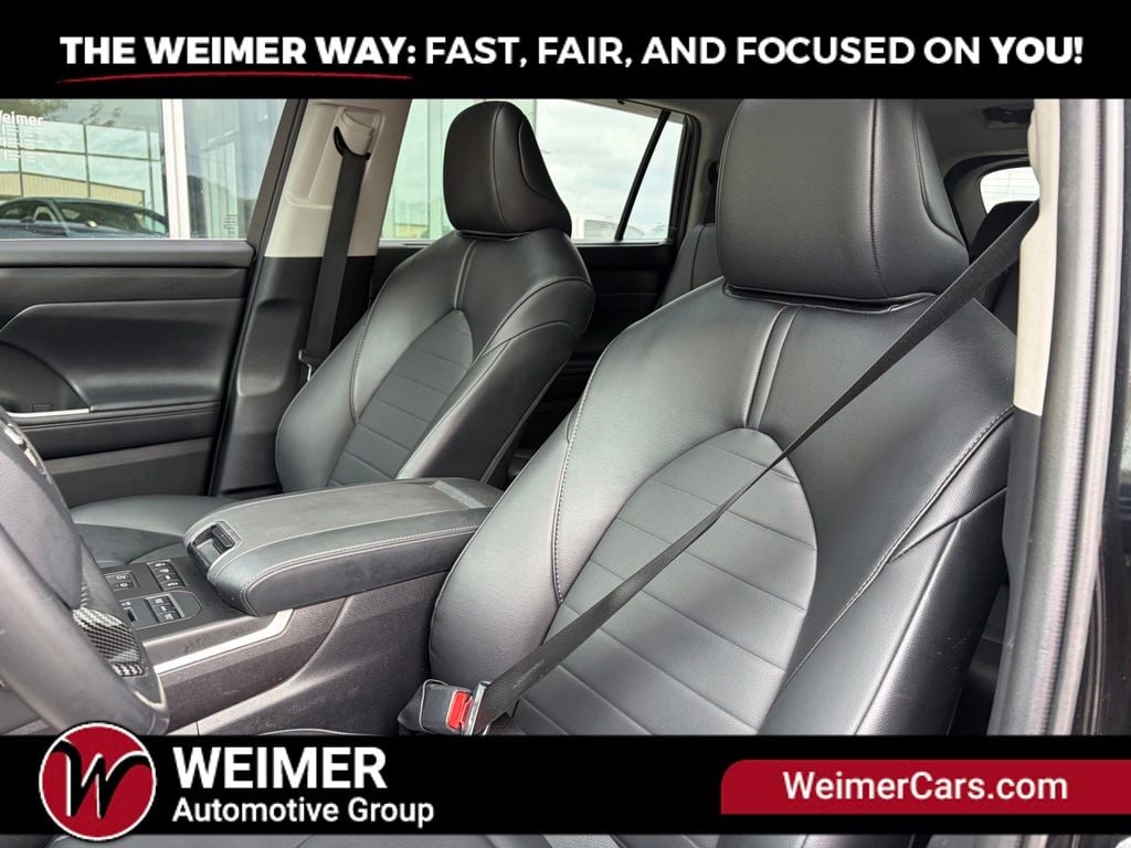 Pre-Owned 2021 Toyota Highlander XLE - photo - 25