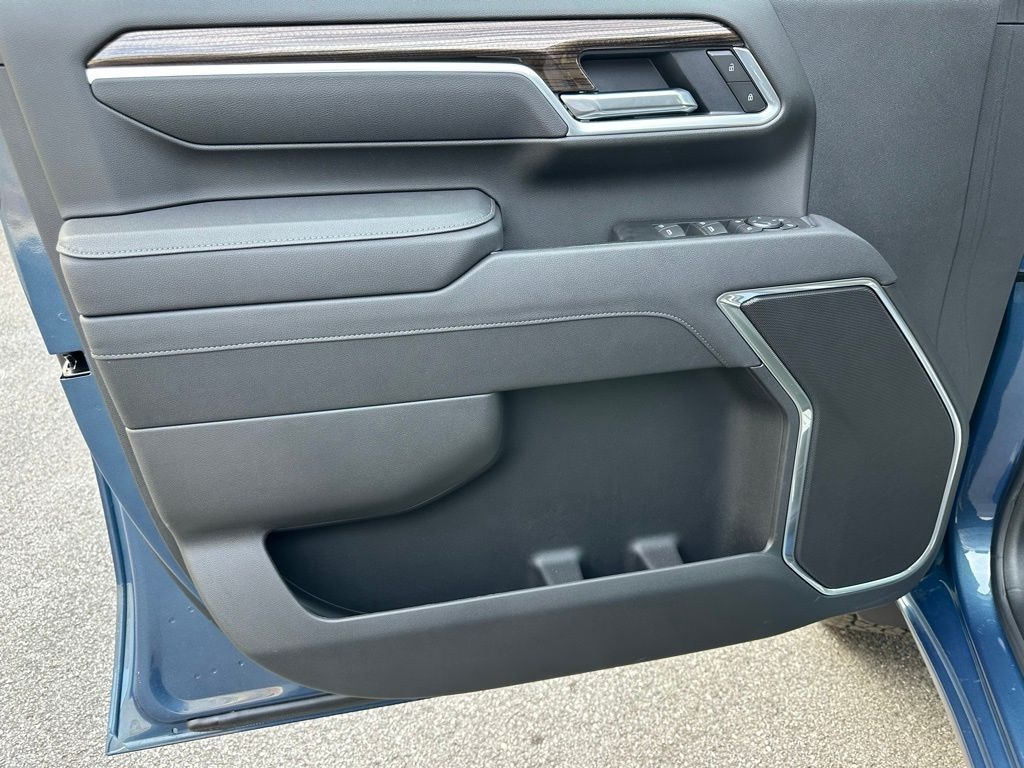 New 2025 Chevrolet Silverado 2500HD LT - photo - 5