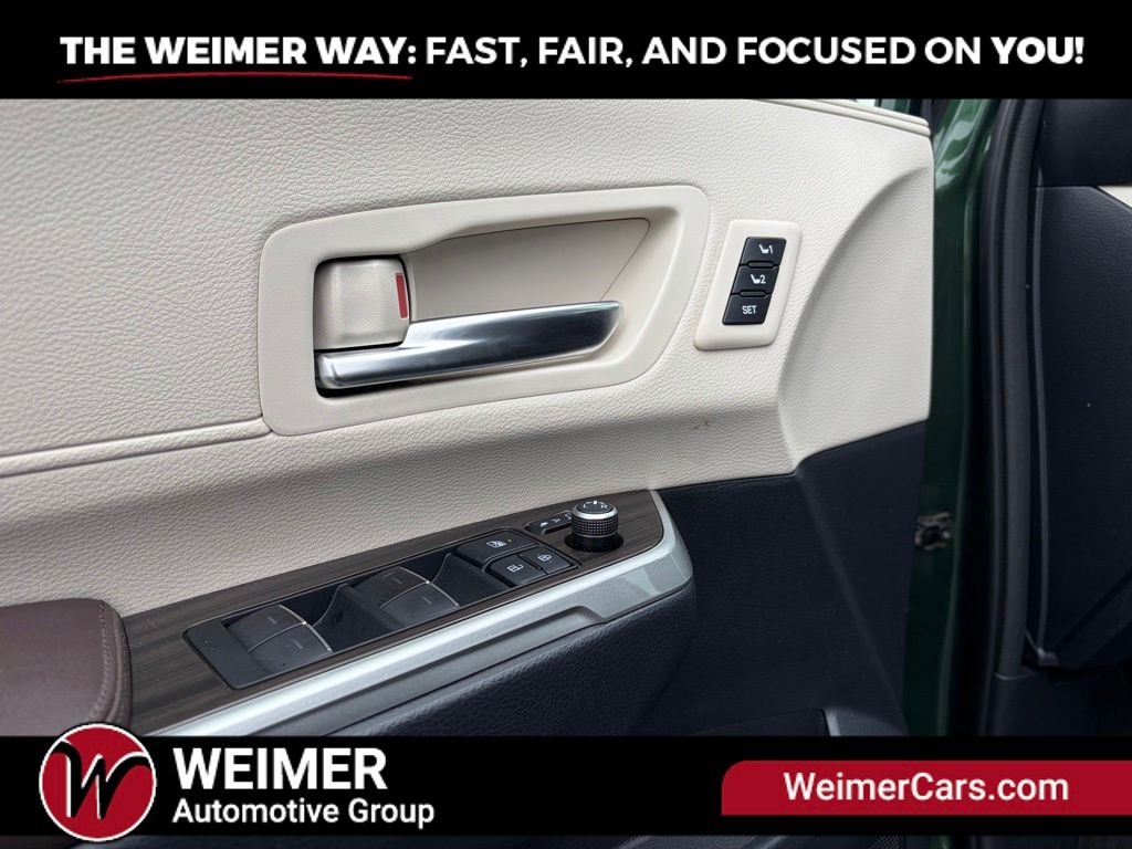 Pre-Owned 2021 Toyota Sienna Platinum - photo - 32