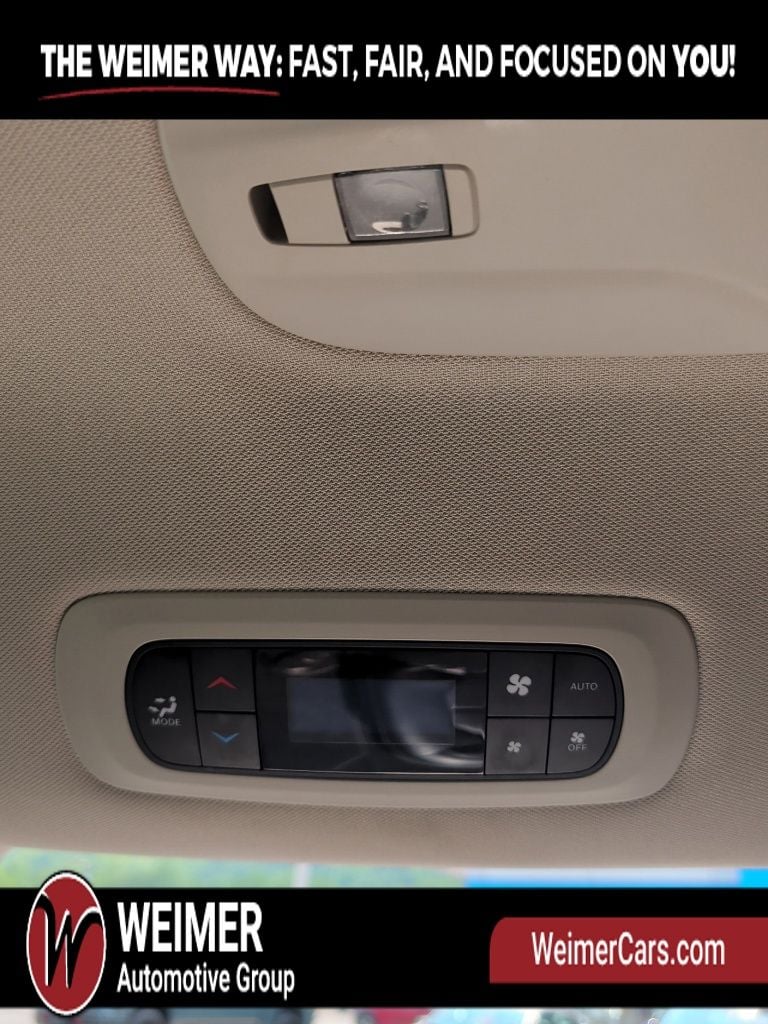 Pre-Owned 2024 Chrysler Pacifica Touring L - photo - 19
