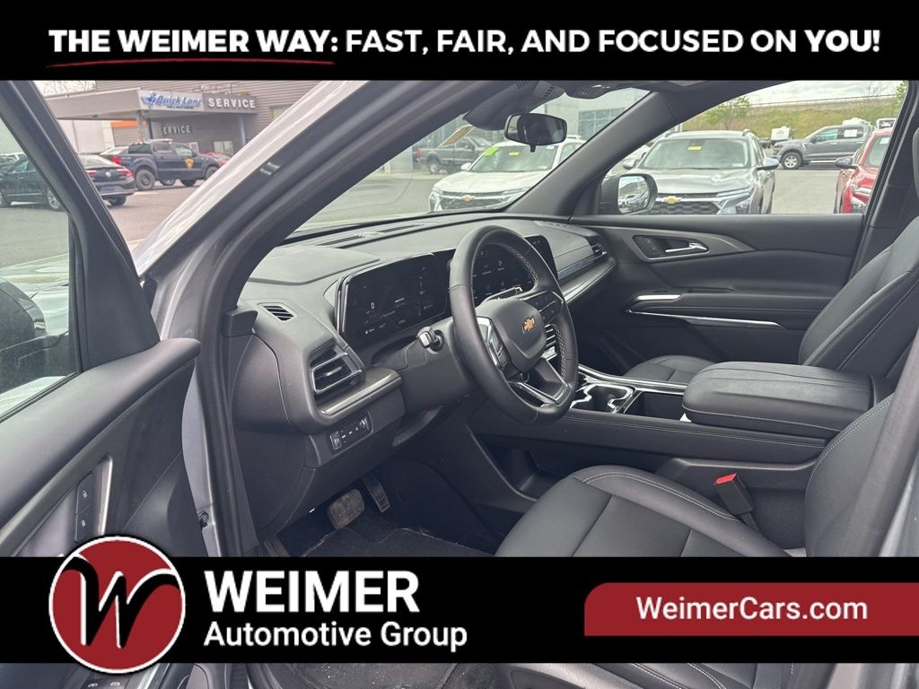 Pre-Owned 2025 Chevrolet Traverse LT - photo - 12