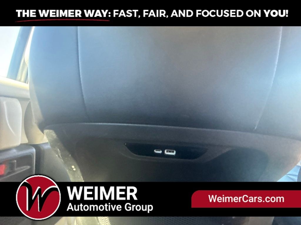 Pre-Owned 2024 Chrysler Pacifica Touring L - photo - 32