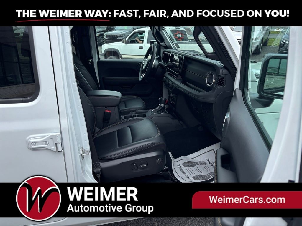 Pre-Owned 2024 Jeep Wrangler Sahara - photo - 33
