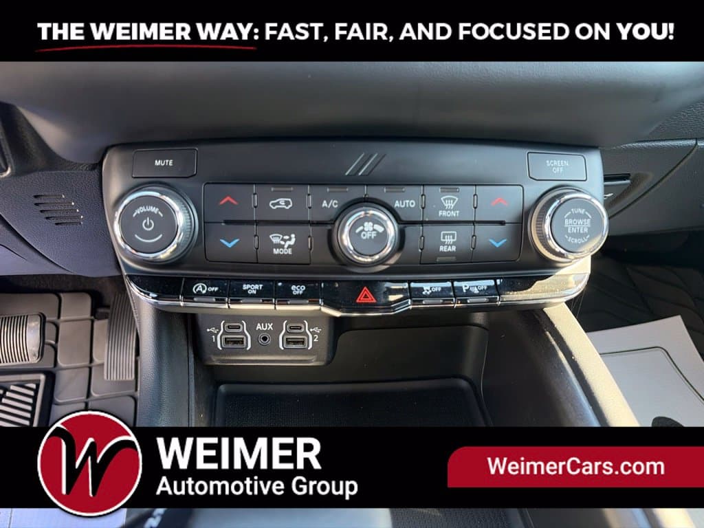 Pre-Owned 2023 Dodge Durango SXT - photo - 28