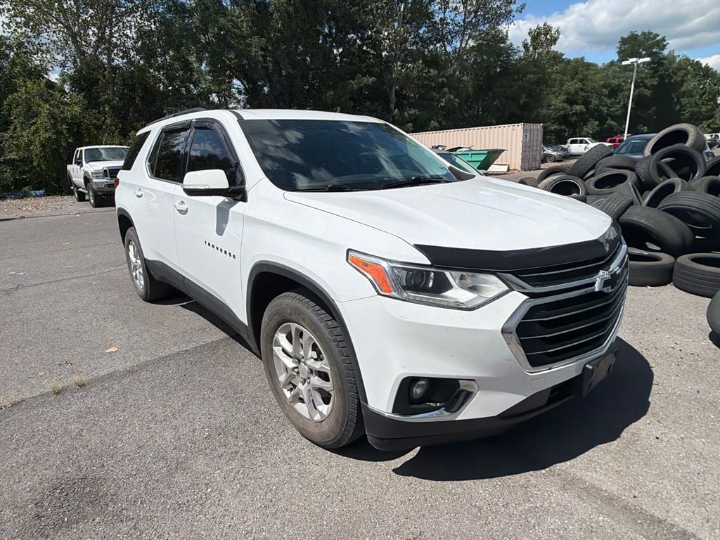 Pre-Owned 2020 Chevrolet Traverse LT - photo - 2