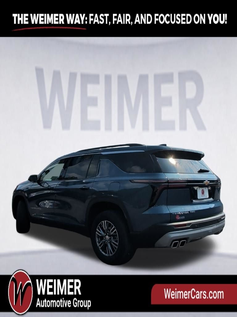 Pre-Owned 2025 Chevrolet Traverse LT - photo - 2