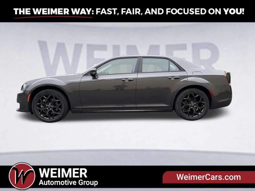 Pre-Owned 2023 Chrysler 300 Touring - photo - 5