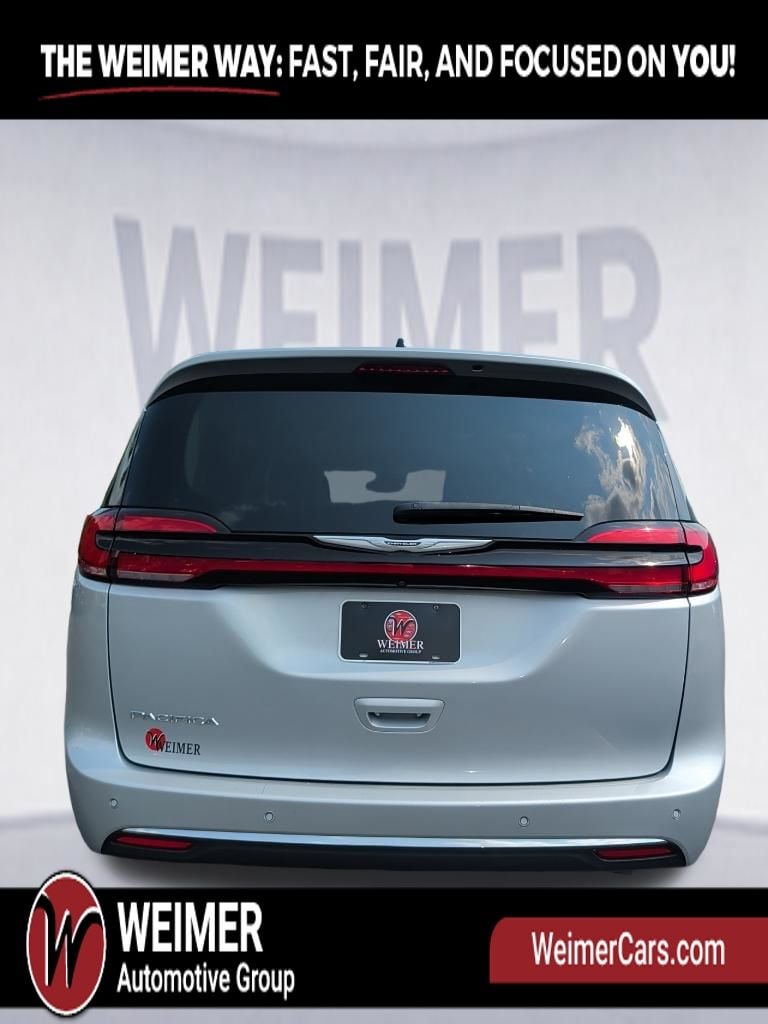 Pre-Owned 2024 Chrysler Pacifica Touring L - photo - 5