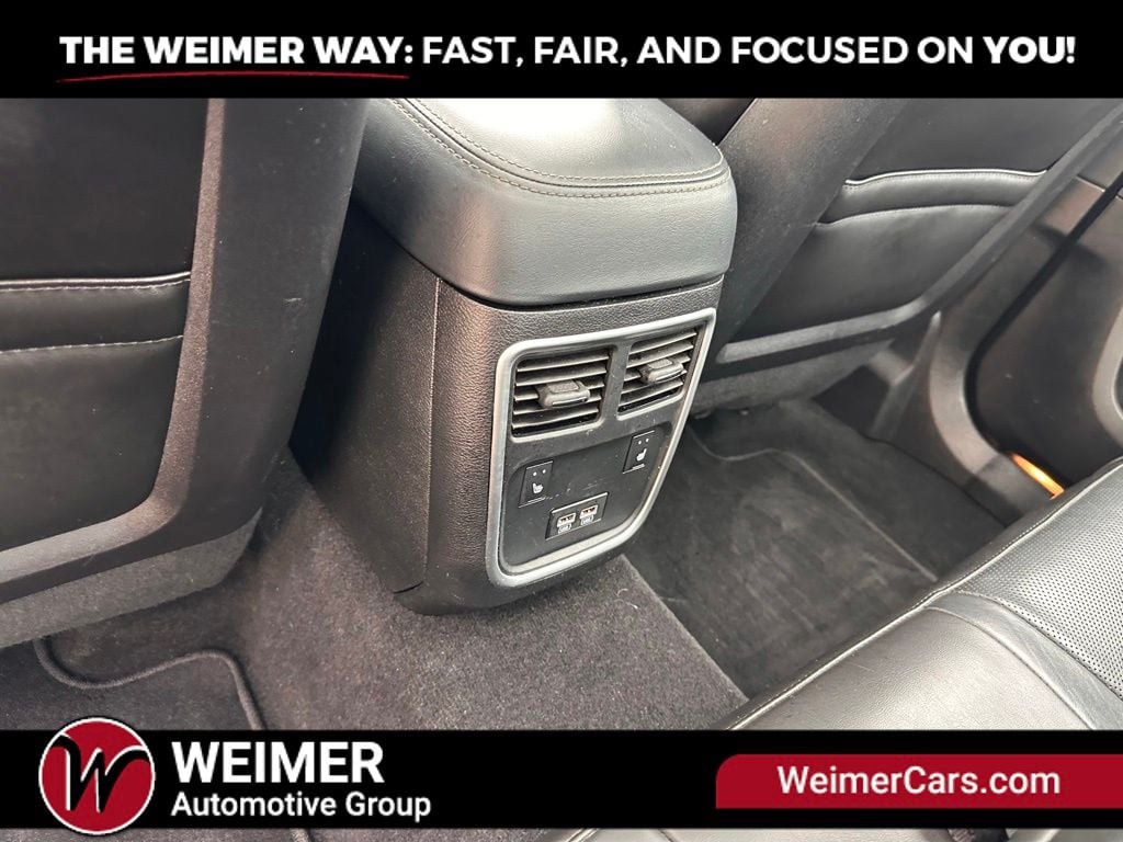 Pre-Owned 2023 Chrysler 300 Touring - photo - 23