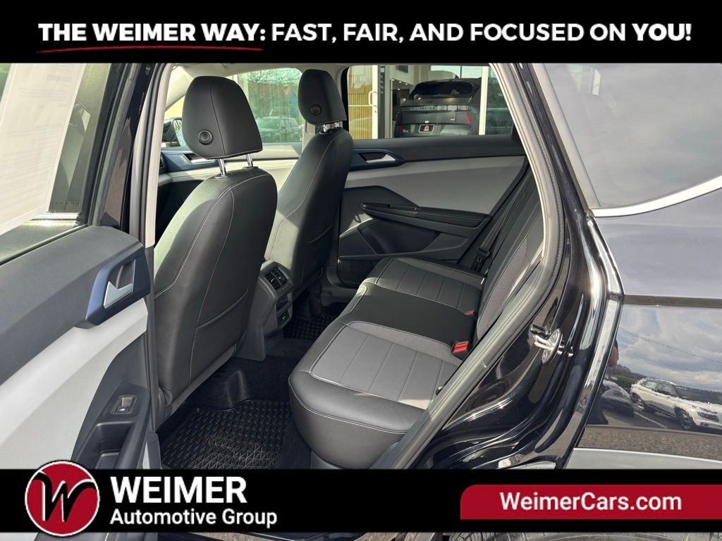 Pre-Owned 2024 Volkswagen Taos 1.5T SE - photo - 12