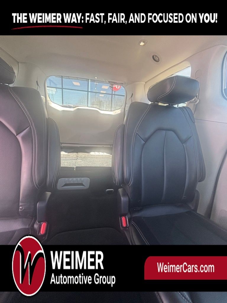 Pre-Owned 2024 Chrysler Pacifica Touring L - photo - 30