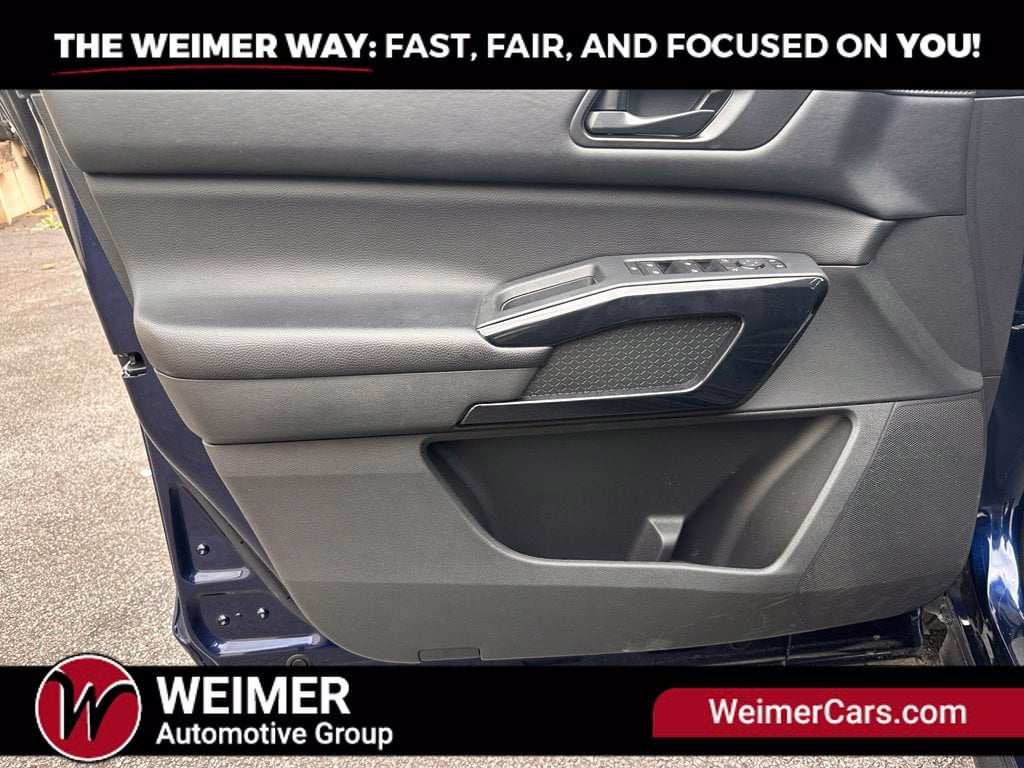 Pre-Owned 2025 Nissan Pathfinder SV - photo - 7