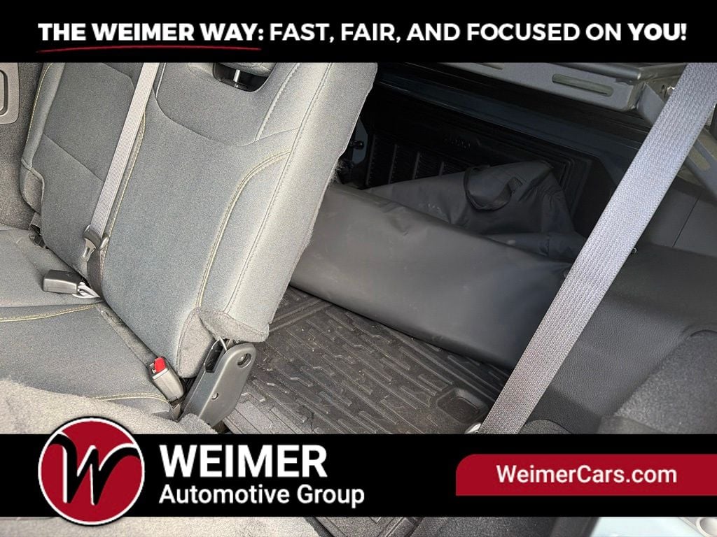 Pre-Owned 2024 Jeep Wrangler Sahara - photo - 16