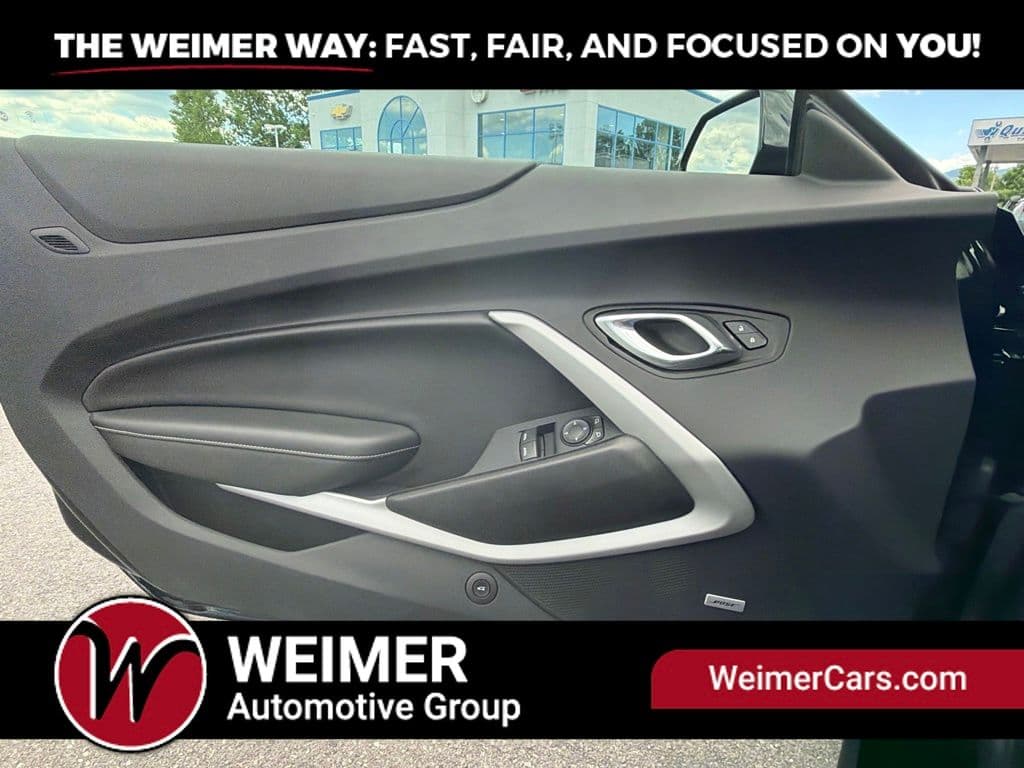 Pre-Owned 2023 Chevrolet Camaro LT1 - photo - 27