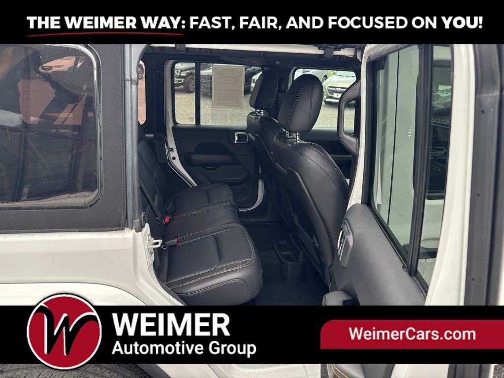 Pre-Owned 2024 Jeep Wrangler Sahara - photo - 32