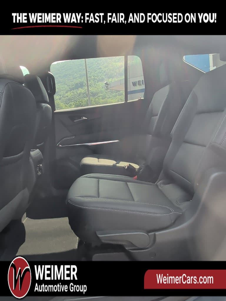 Pre-Owned 2025 Chevrolet Traverse LT - photo - 12