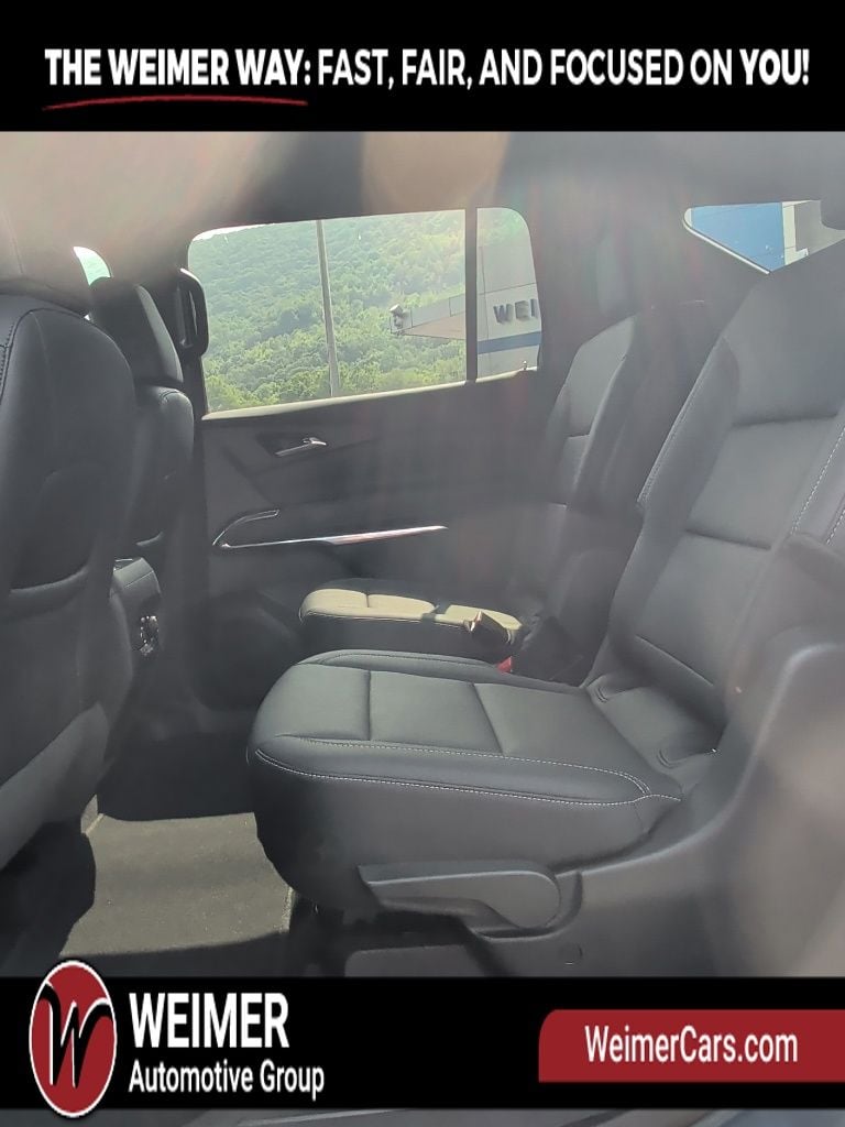 Pre-Owned 2025 Chevrolet Traverse LT - photo - 12