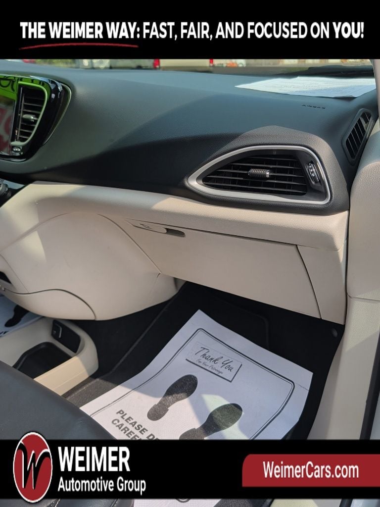 Pre-Owned 2024 Chrysler Pacifica Touring L - photo - 22