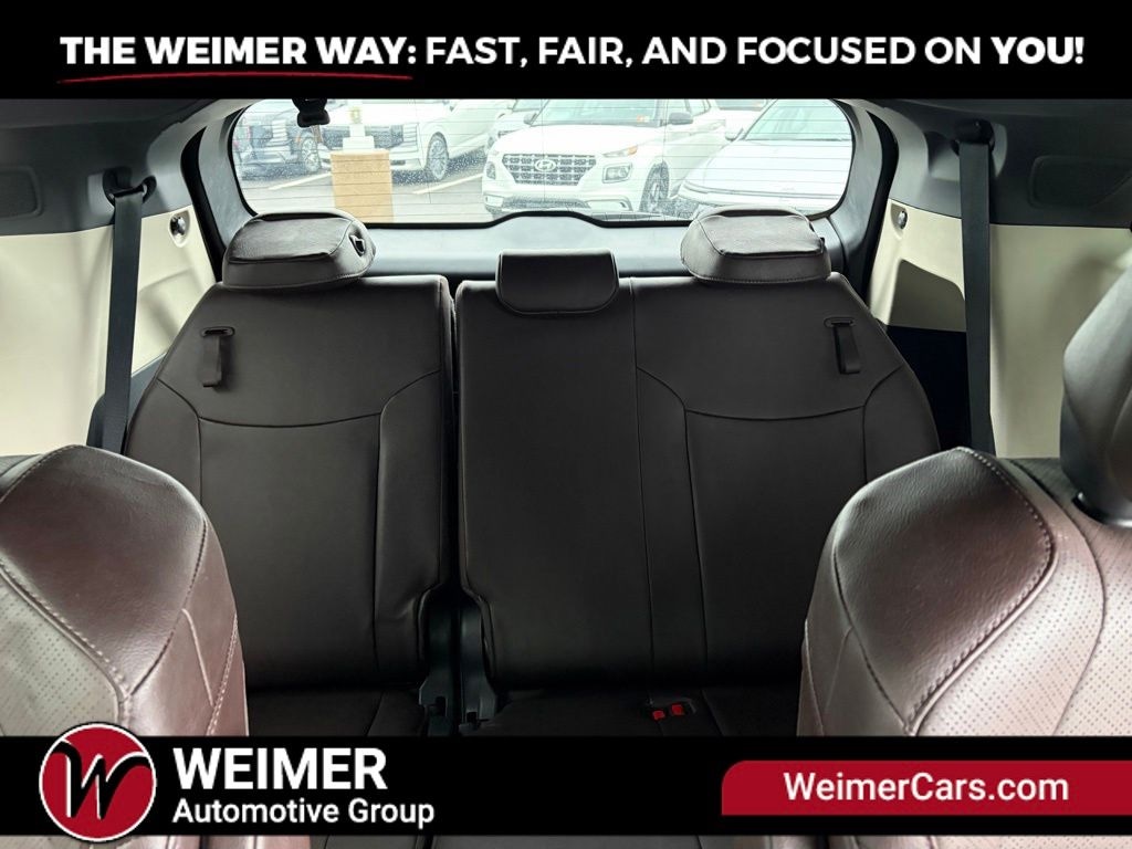 Pre-Owned 2021 Toyota Sienna Platinum - photo - 18