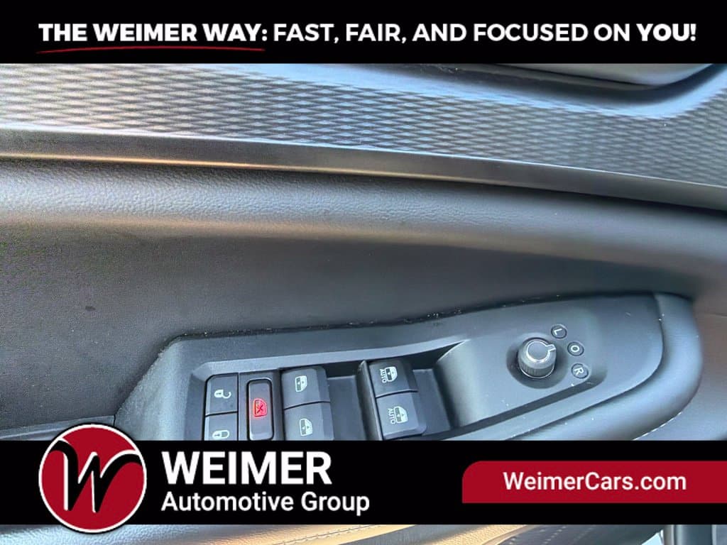 Pre-Owned 2024 Jeep Grand Cherokee L Laredo - photo - 12