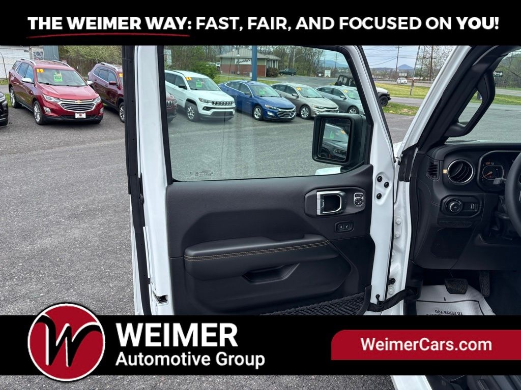 Pre-Owned 2024 Jeep Wrangler Sahara - photo - 12