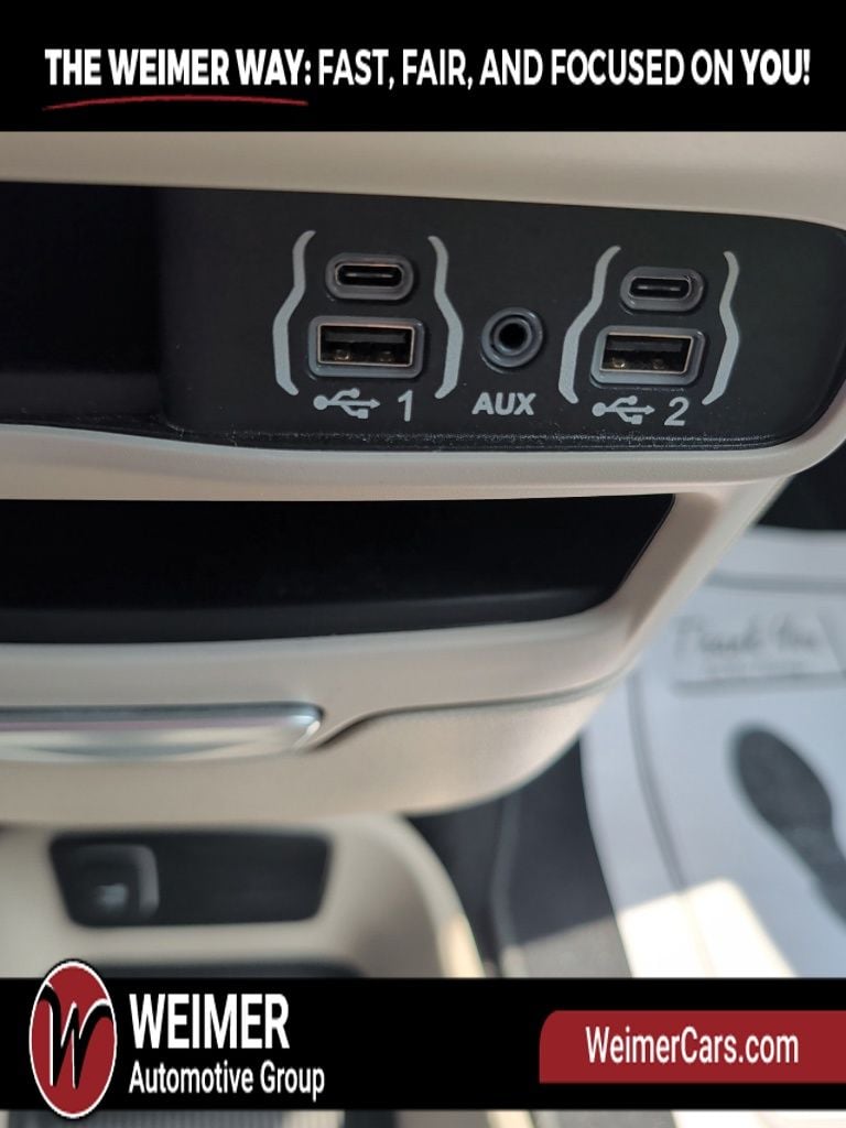 Pre-Owned 2024 Chrysler Pacifica Touring L - photo - 27