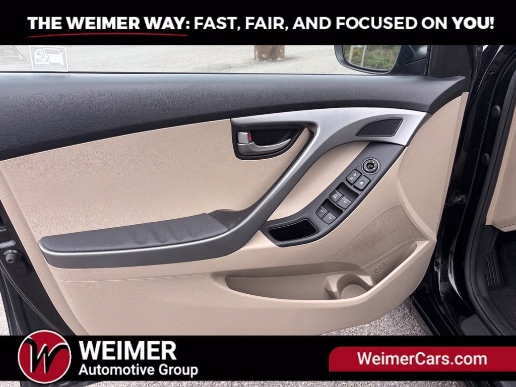 Pre-Owned 2016 Hyundai Elantra SE - photo - 22